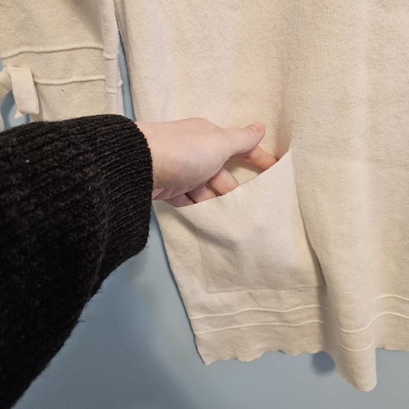 Marie Claire Boutiques Tunic Style Knit Top (Medium) - Picture 2 of 6